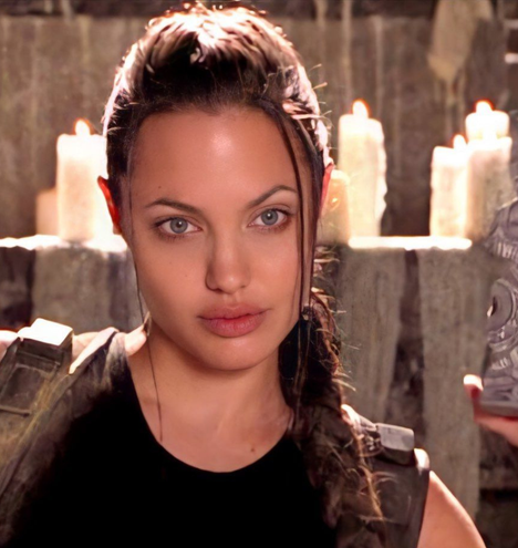 LARA CROFT